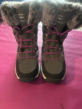 Gray Faux-Fur Winter Boots with Pink Laces Size 2 Big Girl